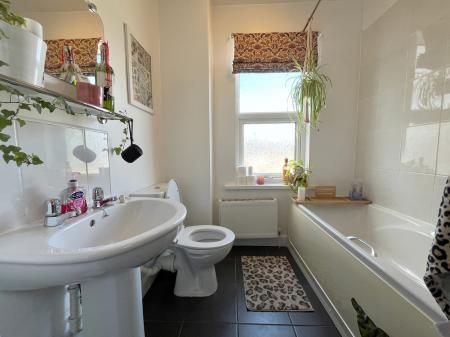 1 bedroom Flat to let in Clarendon Park Road, Clarendon Park, Leicester, LE2