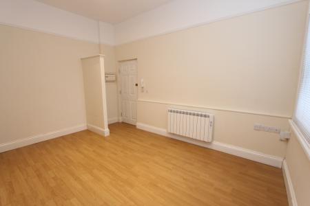 1 bedroom Flat to let in Clarendon Park Road, Clarendon Park, Leicester, LE2