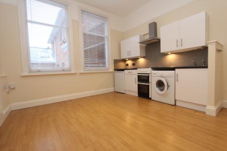 1 bedroom Flat to let in Clarendon Park Road, Clarendon Park, Leicester, LE2