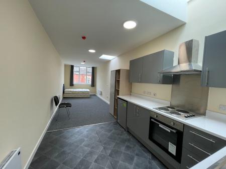 1 bedroom Flat to let in Montague Road, Clarendon Park, Leicester, LE2