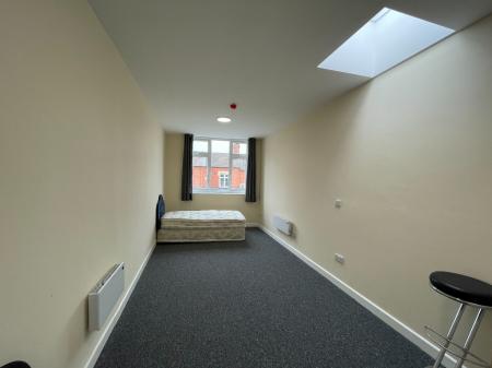 1 bedroom Flat to let in Montague Road, Clarendon Park, Leicester, LE2
