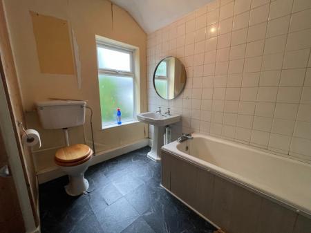 2 bedroom Terraced House to let in Richmond Road, Aylestone, Leicester, LE2