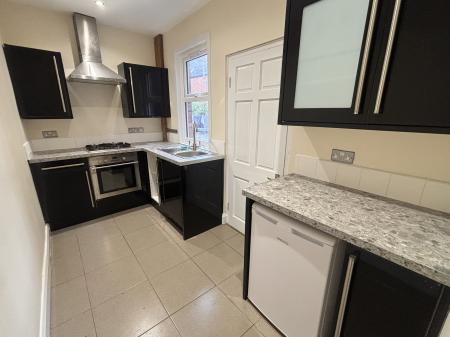 2 bedroom Terraced House to let in Oxford Road, Clarendon Park, Leicester, LE2