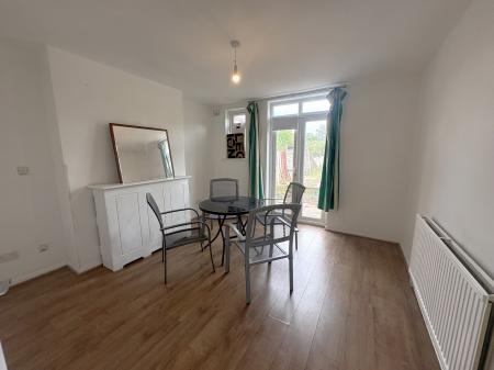 3 bedroom Semi-detached house to let in Saffron Lane, Aylestone, Leicester, LE2
