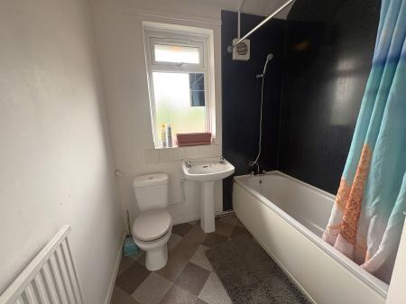 3 bedroom Semi-detached house to let in Saffron Lane, Aylestone, Leicester, LE2