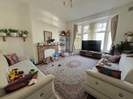 1 bedroom Flat to let in Victoria Park Road, Clarendon Park, Leicester, LE2