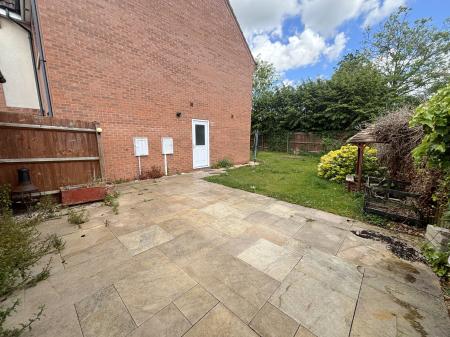 4 bedroom Detached house to let in Harrow Place, Knighton, Leicester, LE2