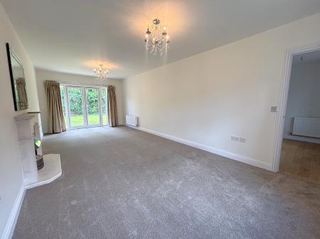 4 bedroom Detached house to let in Harrow Place, Knighton, Leicester, LE2