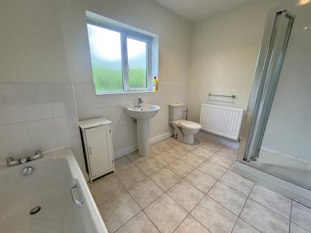 4 bedroom Detached house to let in Harrow Place, Knighton, Leicester, LE2