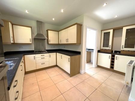 4 bedroom Detached house to let in Harrow Place, Knighton, Leicester, LE2