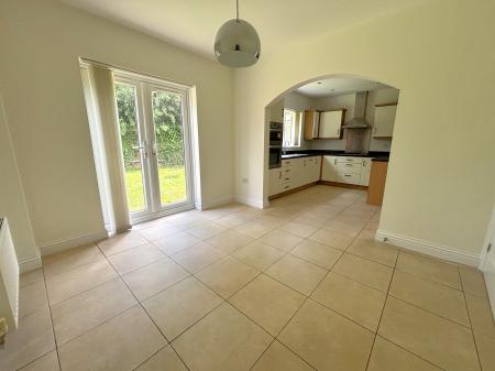 4 bedroom Detached house to let in Harrow Place, Knighton, Leicester, LE2