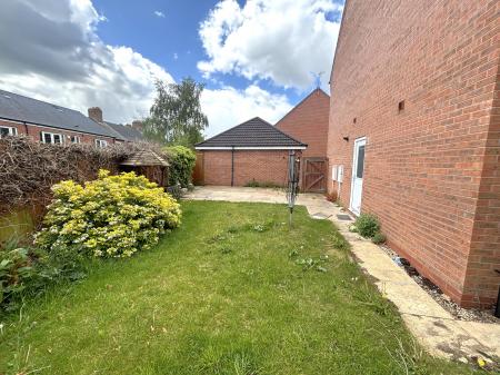 4 bedroom Detached house to let in Harrow Place, Knighton, Leicester, LE2