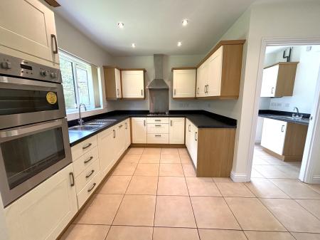 4 bedroom Detached house to let in Harrow Place, Knighton, Leicester, LE2
