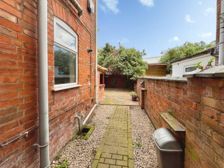 2 bedroom Terraced House for sale in Wordsworth Road, Knighton Fields, Leicester, LE2