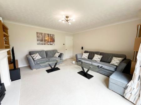 4 bedroom Detached house for sale in Camelot Way, Narborough, LE19