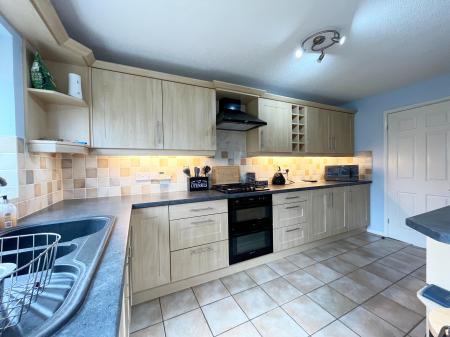 4 bedroom Detached house for sale in Camelot Way, Narborough, LE19
