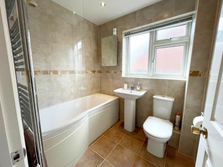 4 bedroom Detached house for sale in Camelot Way, Narborough, LE19