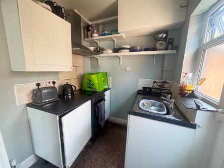 3 bedroom Semi-detached house to let in Gainsborough Road, Clarendon Park, Leicester, LE2