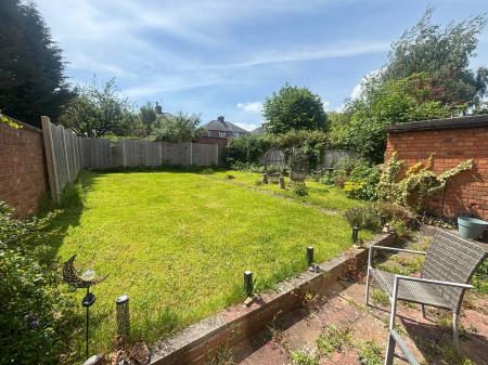 3 bedroom Semi-detached house to let in Gainsborough Road, Clarendon Park, Leicester, LE2