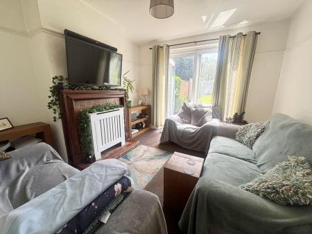 3 bedroom Semi-detached house to let in Gainsborough Road, Clarendon Park, Leicester, LE2