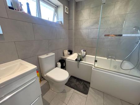 3 bedroom Semi-detached house to let in Staindale, Wigston, LE18