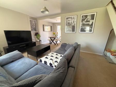 3 bedroom Semi-detached house to let in Staindale, Wigston, LE18