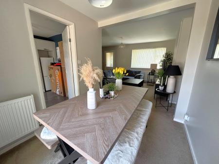 3 bedroom Semi-detached house to let in Staindale, Wigston, LE18