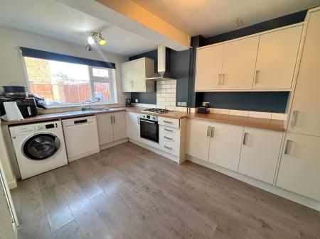 3 bedroom Semi-detached house to let in Staindale, Wigston, LE18