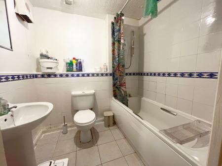 2 bedroom Flat to let in Strathern Road,, Leicester, LE3