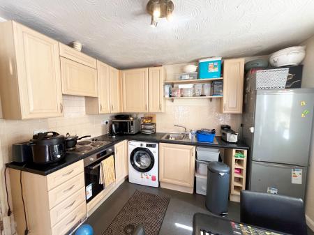 2 bedroom Flat to let in Strathern Road,, Leicester, LE3