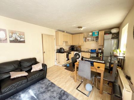 2 bedroom Flat to let in Strathern Road,, Leicester, LE3