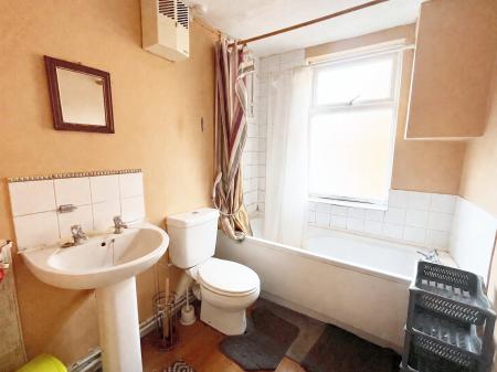 2 bedroom Terraced House to let in Western Road, Leicester, LE3