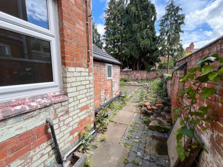 3 bedroom Terraced House to let in Clarendon Park Road, Clarendon Park, Leicester, LE2