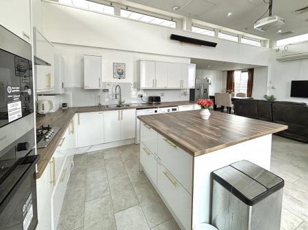 3 bedroom Penthouse to let in Watkin Road, Leicester, LE2