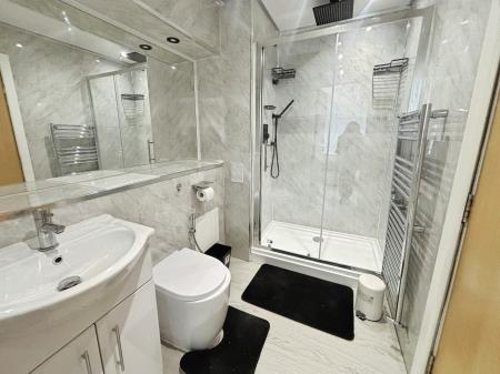 3 bedroom Penthouse to let in Watkin Road, Leicester, LE2