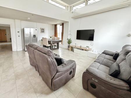 3 bedroom Penthouse to let in Watkin Road, Leicester, LE2