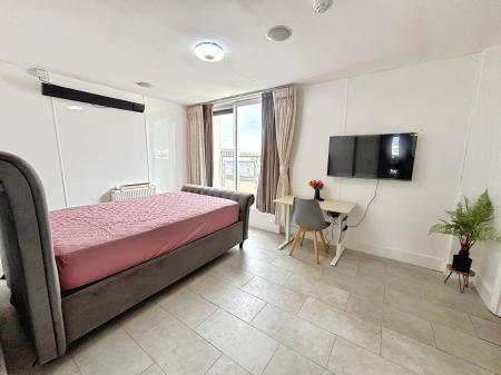 3 bedroom Penthouse to let in Watkin Road, Leicester, LE2