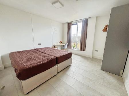 3 bedroom Penthouse to let in Watkin Road, Leicester, LE2