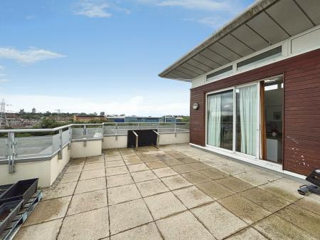 3 bedroom Penthouse to let in Watkin Road, Leicester, LE2