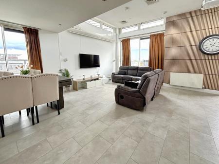 3 bedroom Penthouse to let in Watkin Road, Leicester, LE2