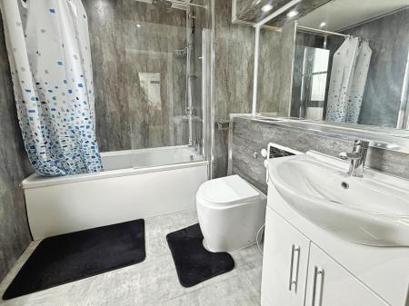 3 bedroom Penthouse to let in Watkin Road, Leicester, LE2