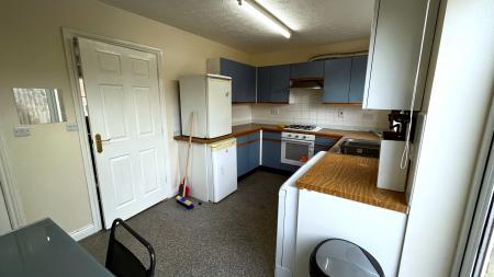 3 bedroom Town house to let in Farndale Close, Leicester, LE2