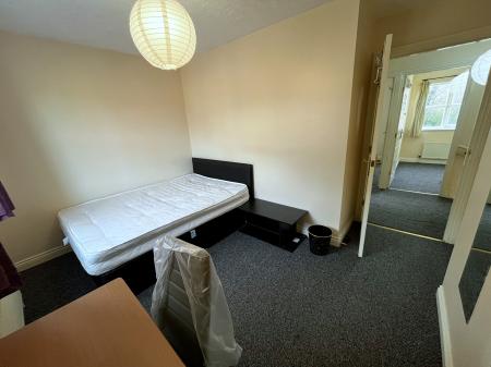 3 bedroom Town house to let in Farndale Close, Leicester, LE2