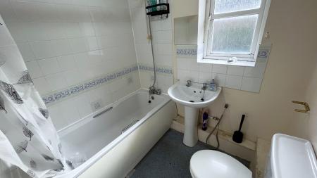 3 bedroom Town house to let in Farndale Close, Leicester, LE2