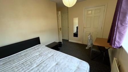 3 bedroom Town house to let in Farndale Close, Leicester, LE2