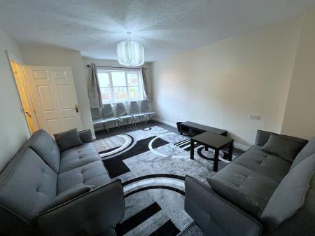 3 bedroom Town house to let in Farndale Close, Leicester, LE2