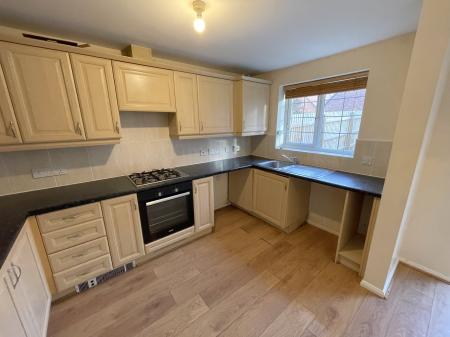 3 bedroom Town house to let in Buddon Close, Leicester, LE3