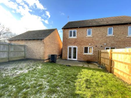 3 bedroom Town house to let in Buddon Close, Leicester, LE3