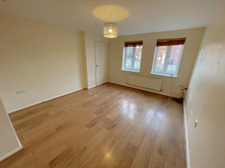 3 bedroom Town house to let in Buddon Close, Leicester, LE3