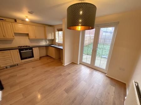 3 bedroom Town house to let in Buddon Close, Leicester, LE3